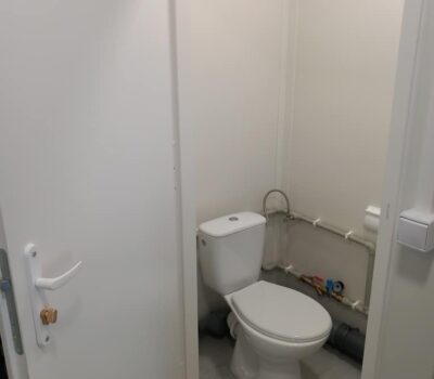 WC w kontenerze sanitarnym