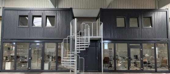 Biuro modułowe w hali