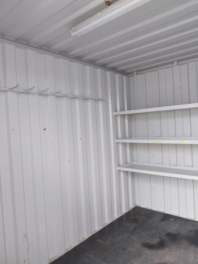 Uzywany Kontener Na Budowe Warszawa 131143 Wieszaki Używany kontener na budowę Warszawa z wieszakami