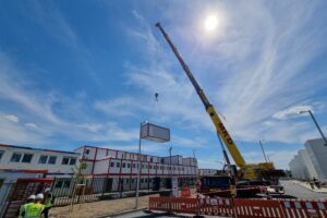 Budynek modułowy z kontenerów - 3 piętra