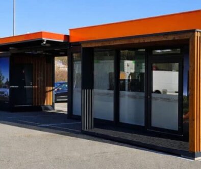 Pawilon handlowo-biurowy wykonany przez mobilbox