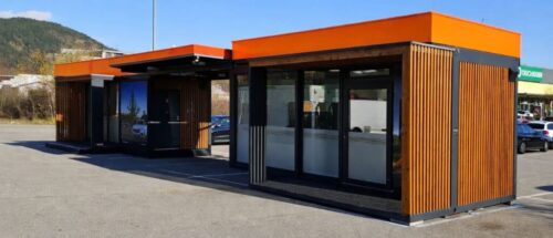 Pawilon handlowo-biurowy wykonany przez mobilbox