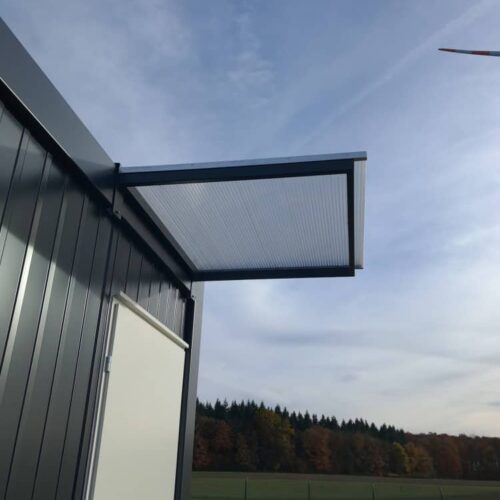 daszek-nad-wejsciem-do-kontenera