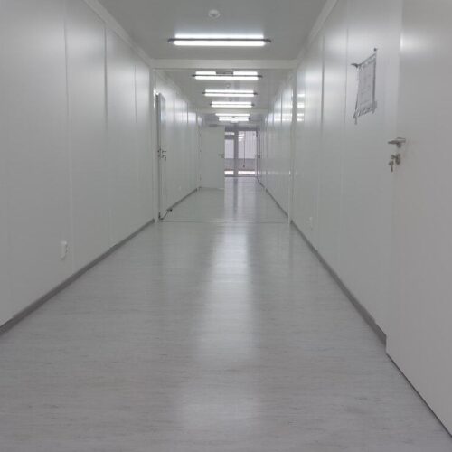 pawilon-handlowy-korytarz