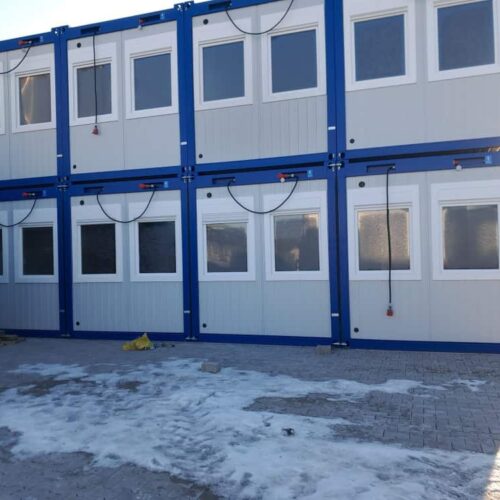 pawilon-handlowy-pietrowanie-budynku