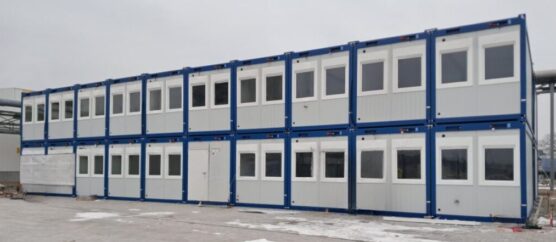 pawilon-handlowy-z-zewnatrz-caly-budynek