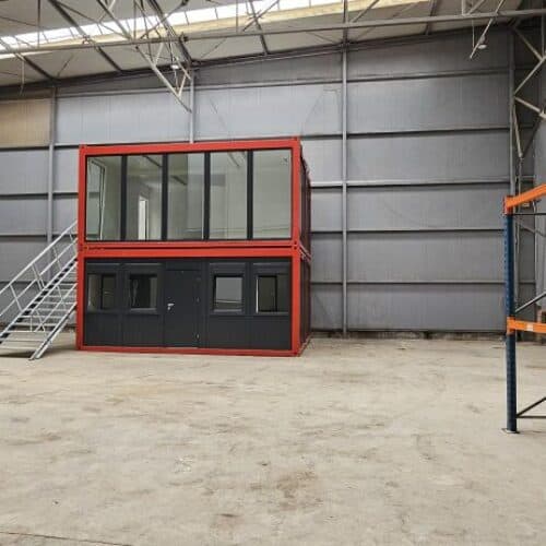 kontener-biurowy-4-moduly-w-hali-mobilbox-realizacja kontener-biurowy-4-moduly-w-hali-mobilbox-realizacja