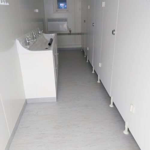kontener-sanitarny-realizacja-jastarnia-wnetrze kontener-sanitarny-realizacja-jastarnia-wnetrze